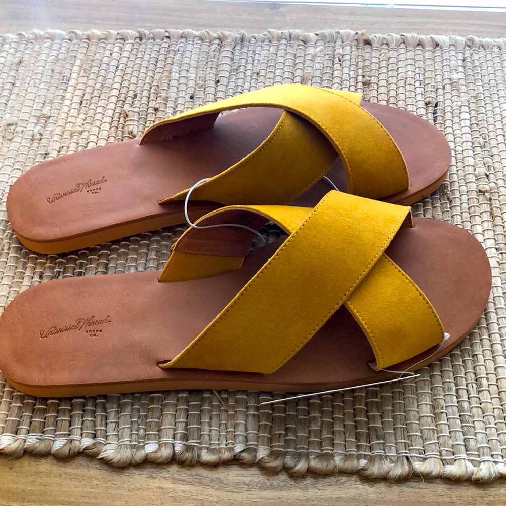 Universal thread sandals size 12